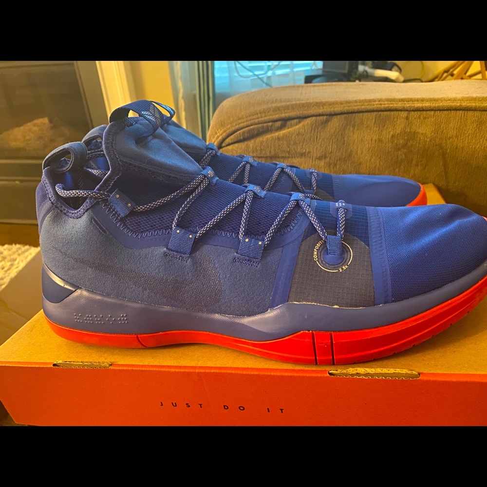 Kobe sneaker never worn